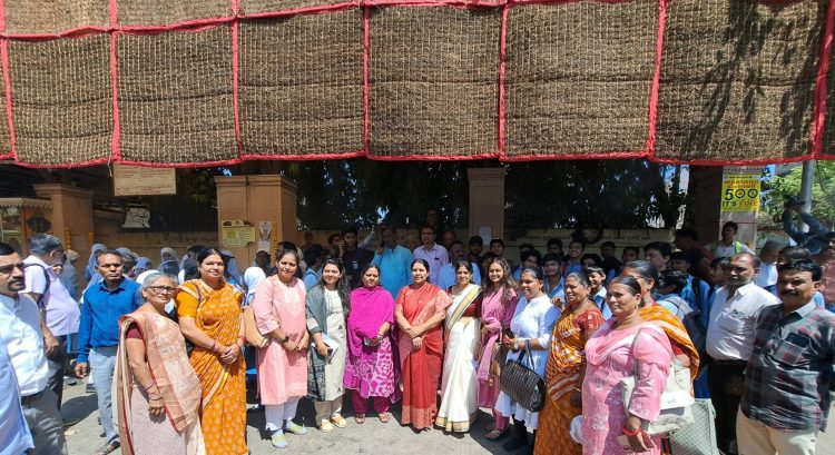 ahmedabad cool bus stop
