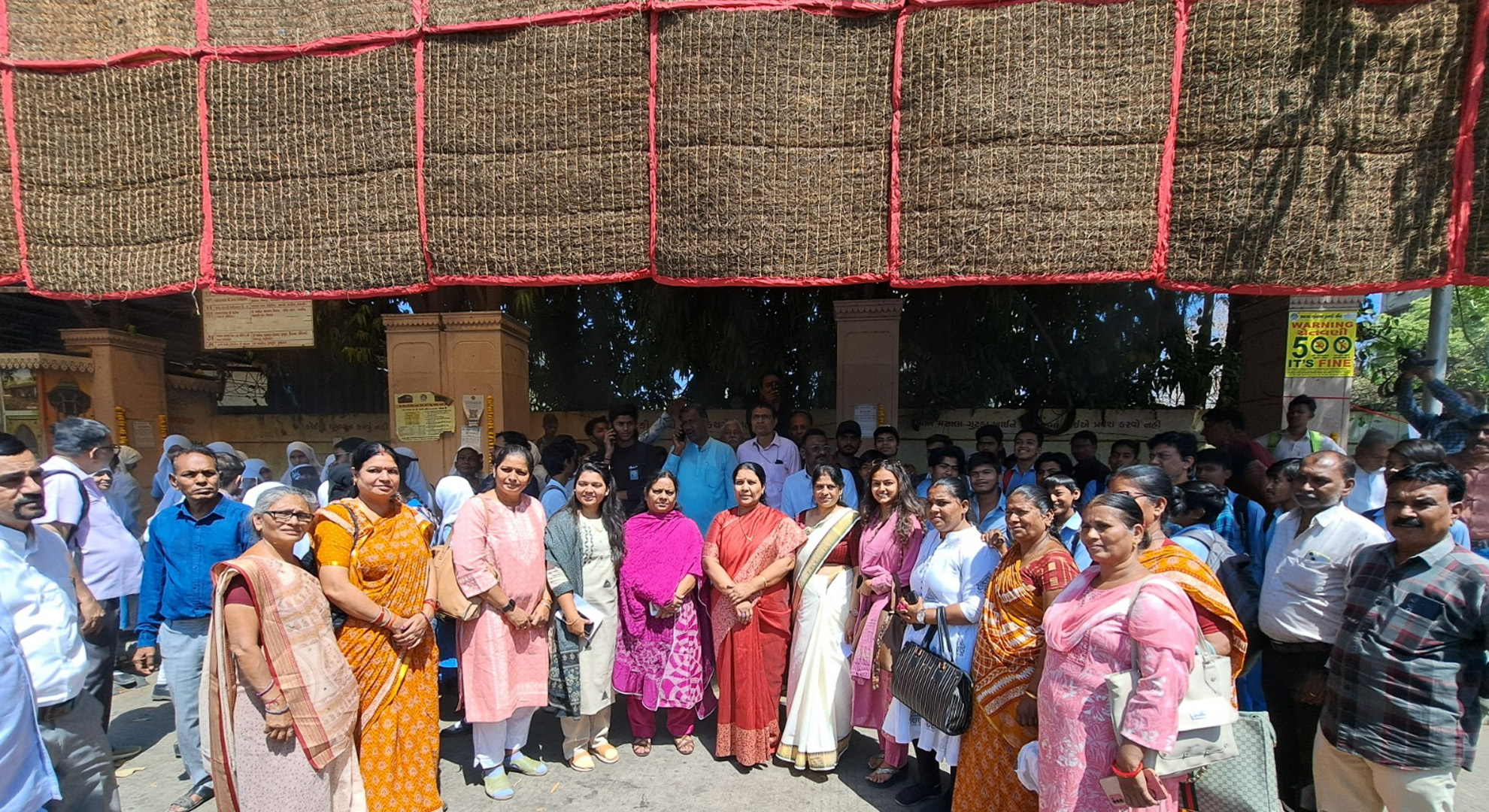 ahmedabad cool bus stop